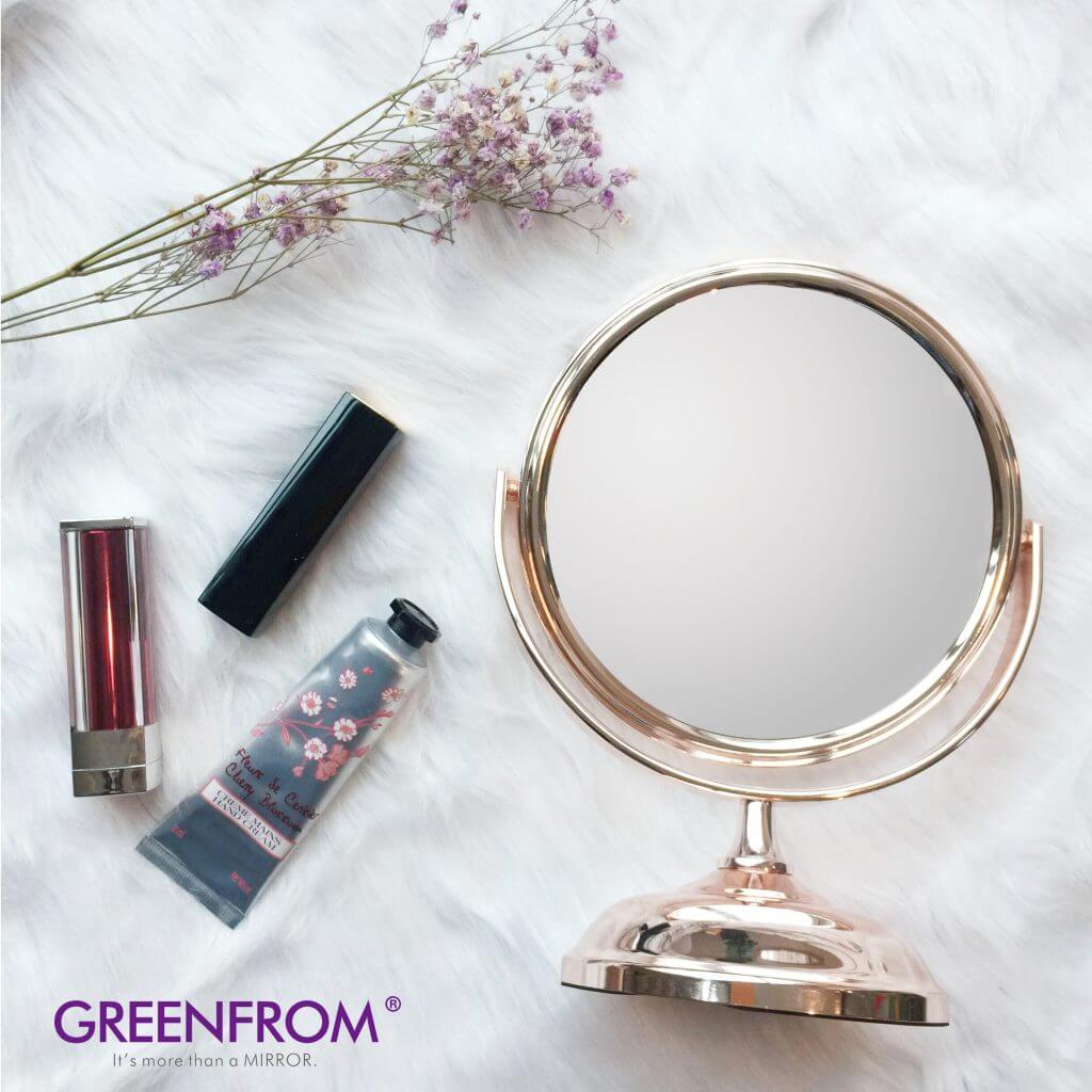 Difference between a makeup mirror and a normal mirror